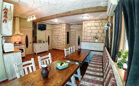 Retro Hostel & Tours